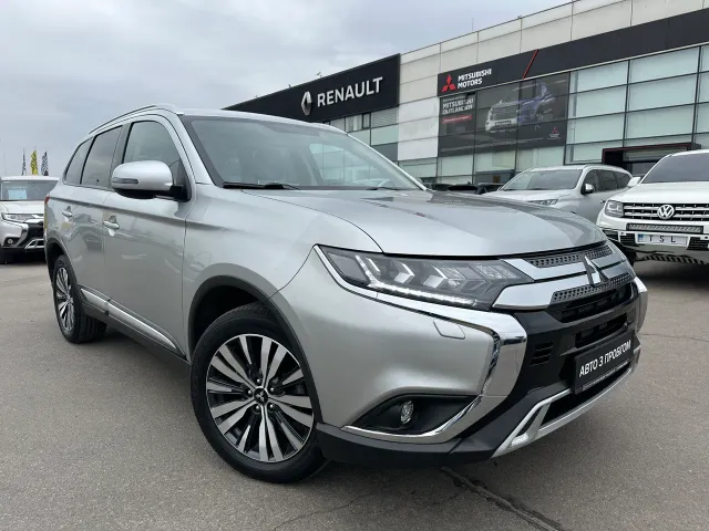 Mitsubishi Outlander - фото 1
