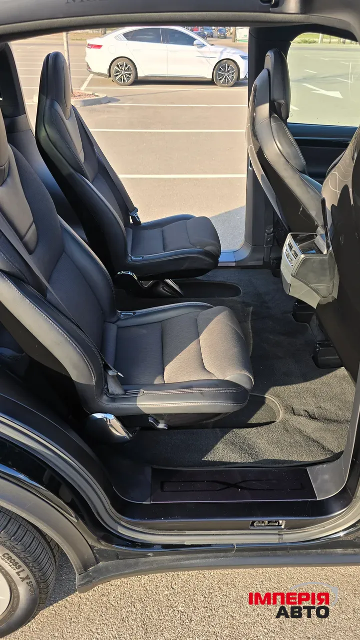 Tesla Model X - фото 17
