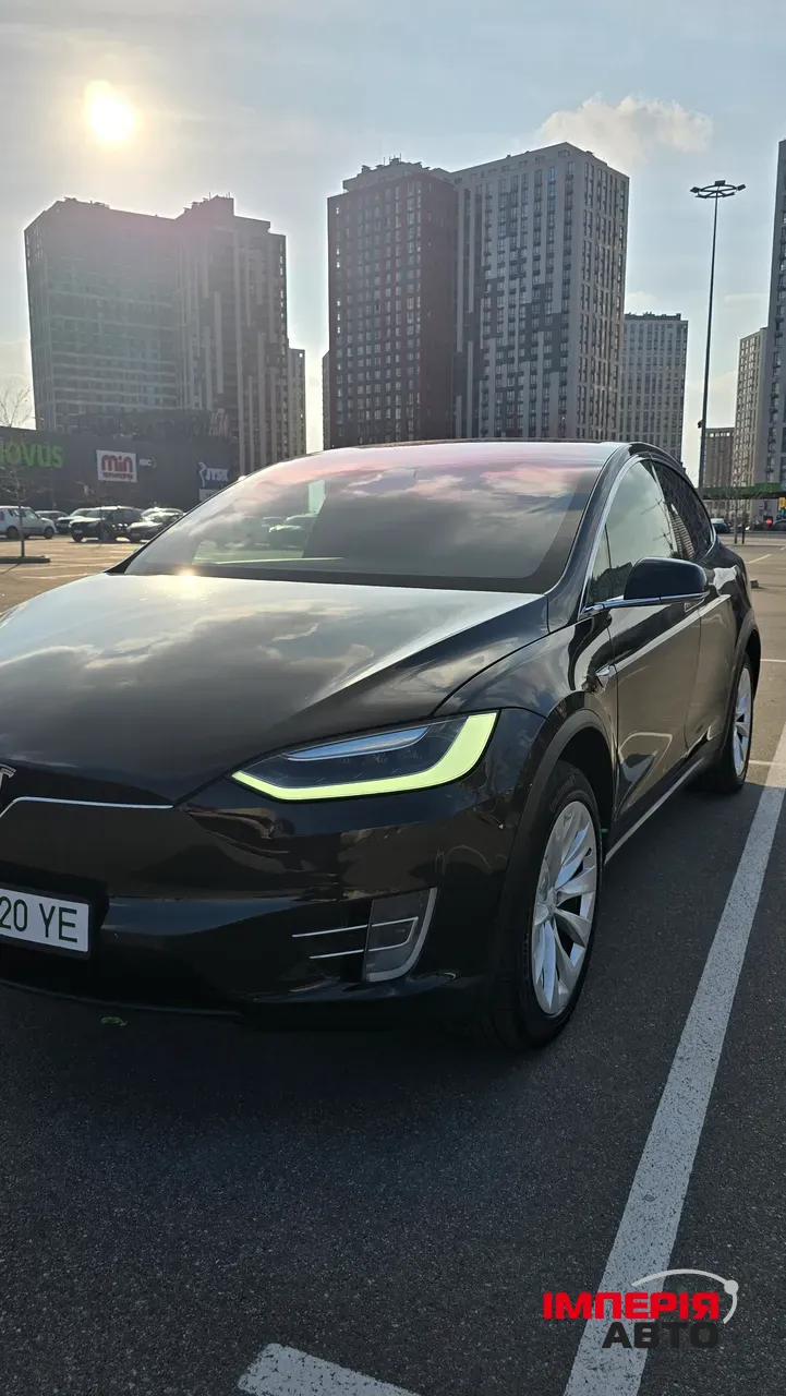 Tesla Model X - фото 1