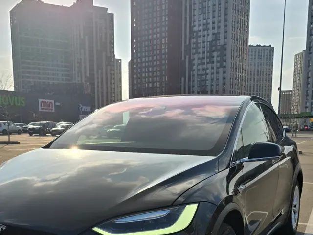 Tesla Model X - фото 1
