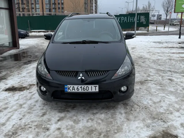 Mitsubishi Grandis - фото 1