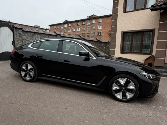 BMW i4 - фото 4
