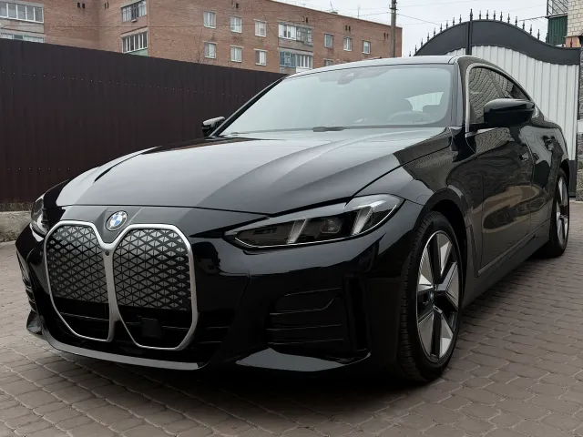 BMW i4 - фото 1