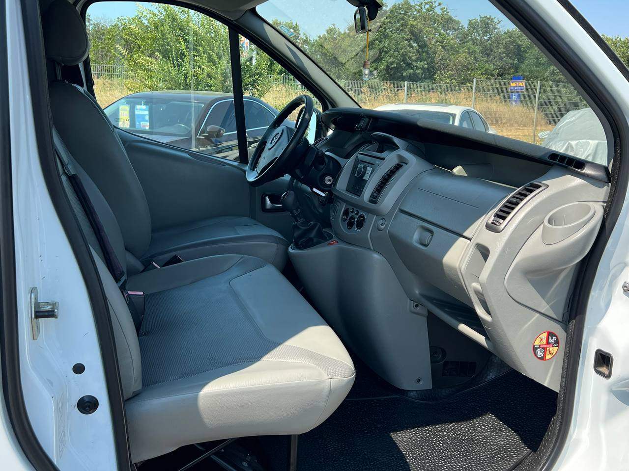 Opel Vivaro - фото 21