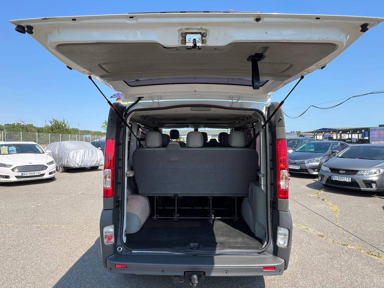 Opel Vivaro - фото 15