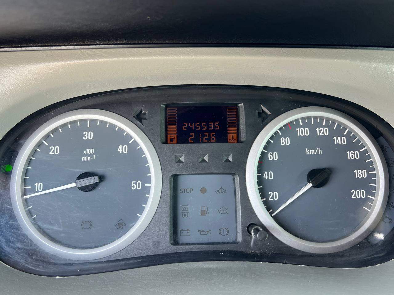 Opel Vivaro - фото 7