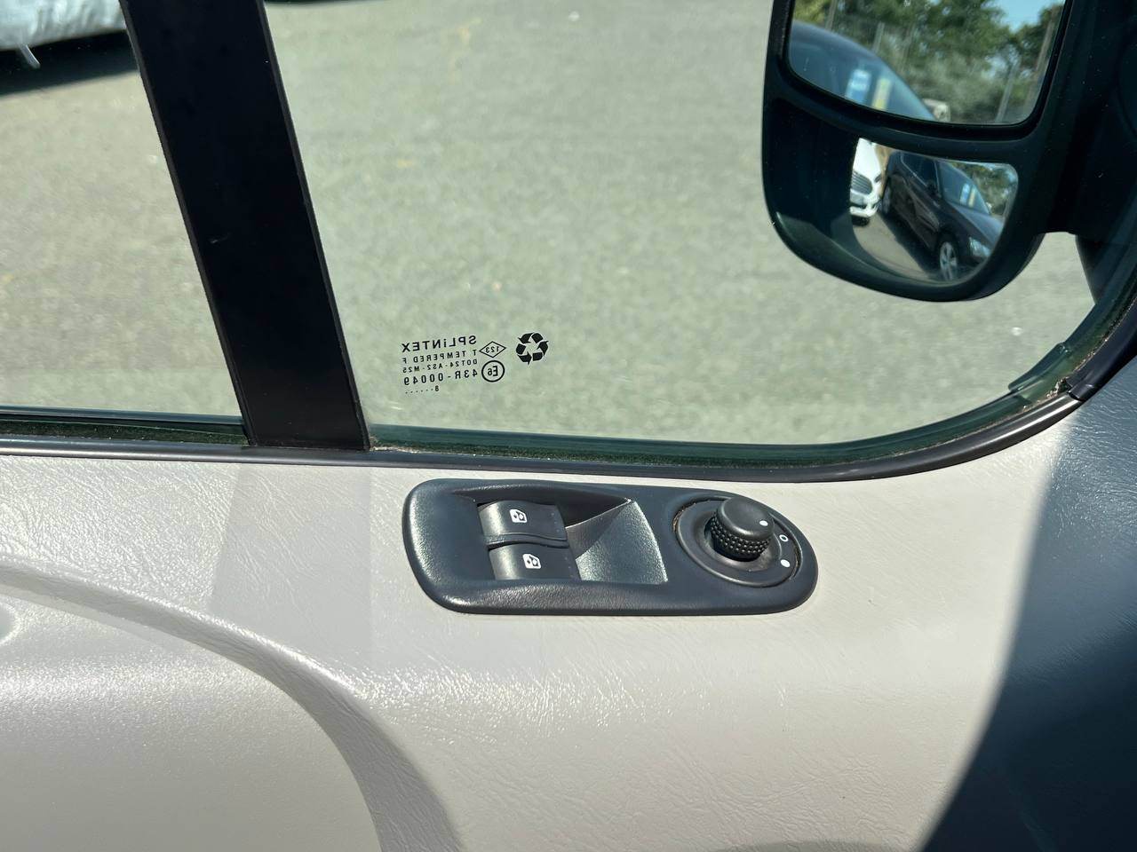 Opel Vivaro - фото 17