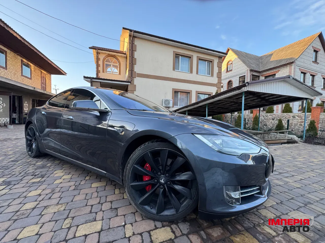 Tesla Model S - фото 1