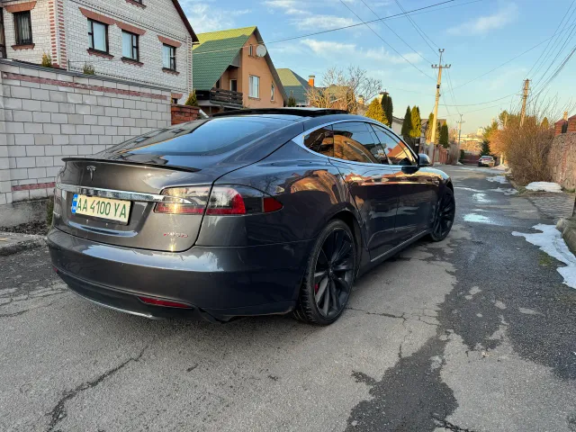 Tesla Model S - фото 5