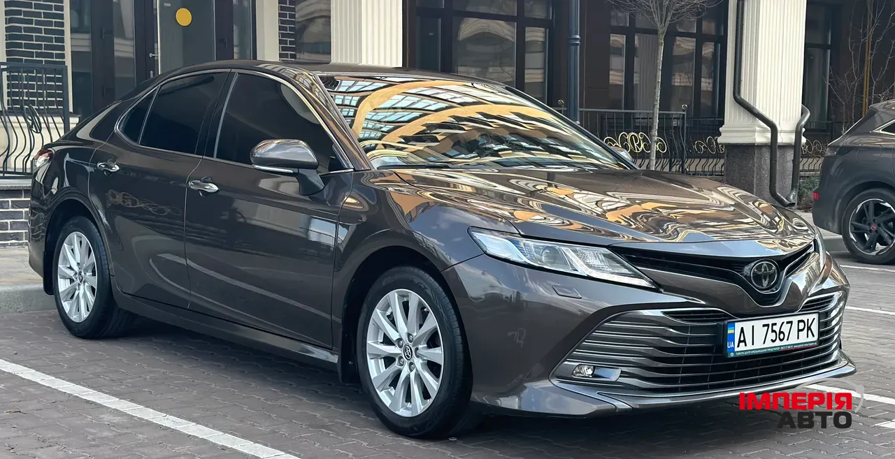 Toyota Camry - фото 2