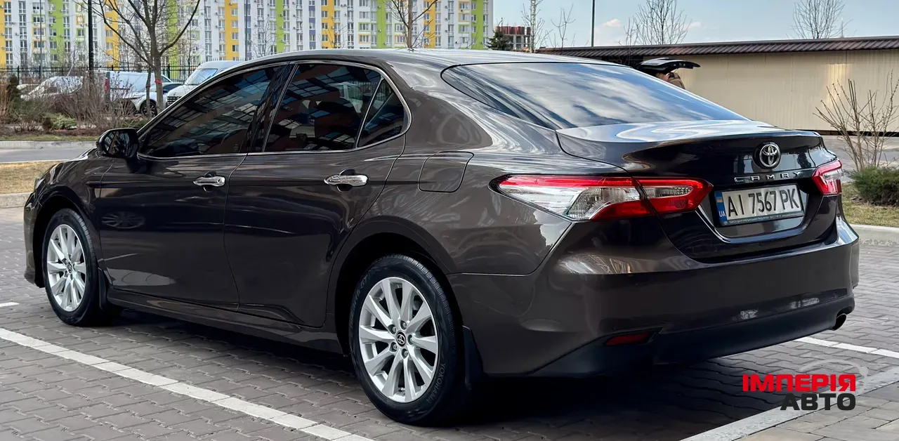 Toyota Camry - фото 3