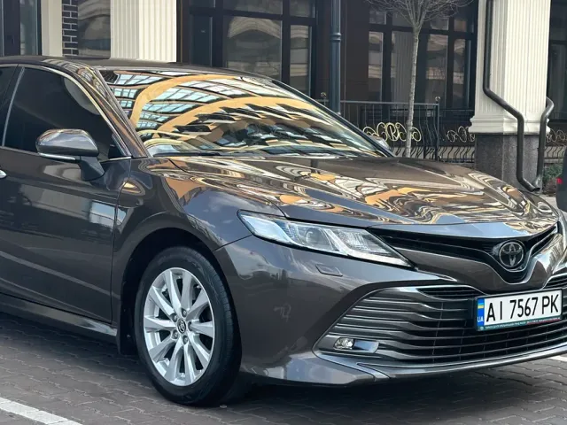 Toyota Camry - фото 2