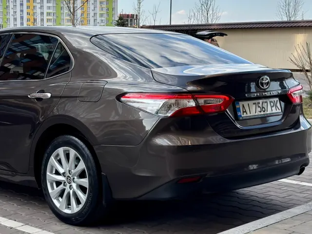 Toyota Camry - фото 3