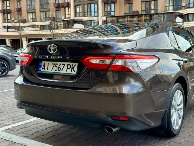 Toyota Camry - фото 5
