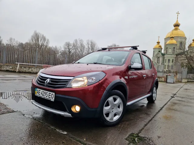 Renault Sandero - фото 1