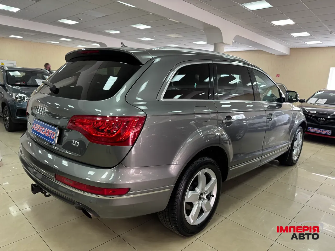 Audi Q7 - фото 4