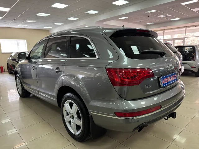 Audi Q7 - фото 2