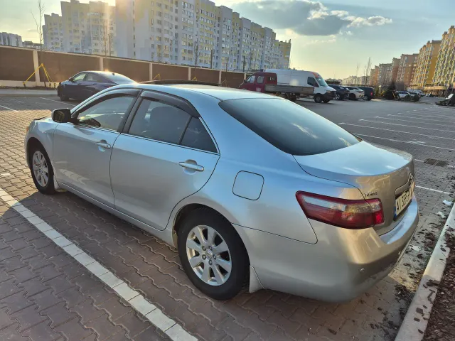 Toyota Camry - фото 3
