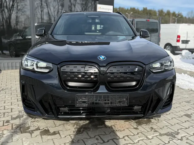 BMW iX3 - фото 2