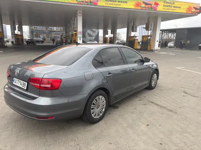 Volkswagen Jetta - фото 4
