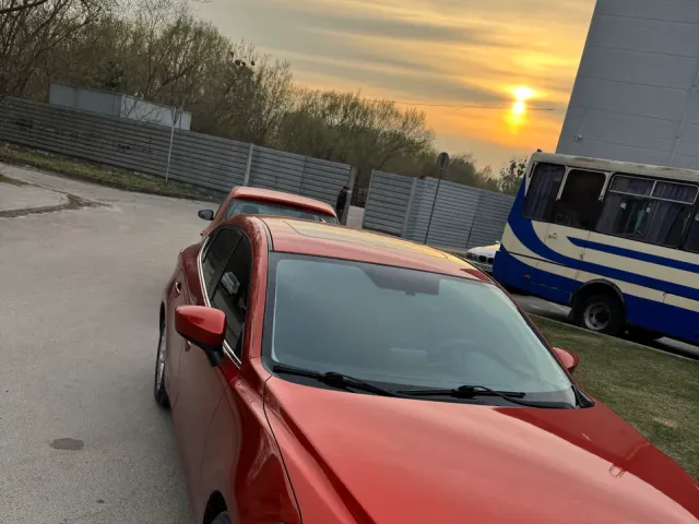 Mazda 3 - фото 4