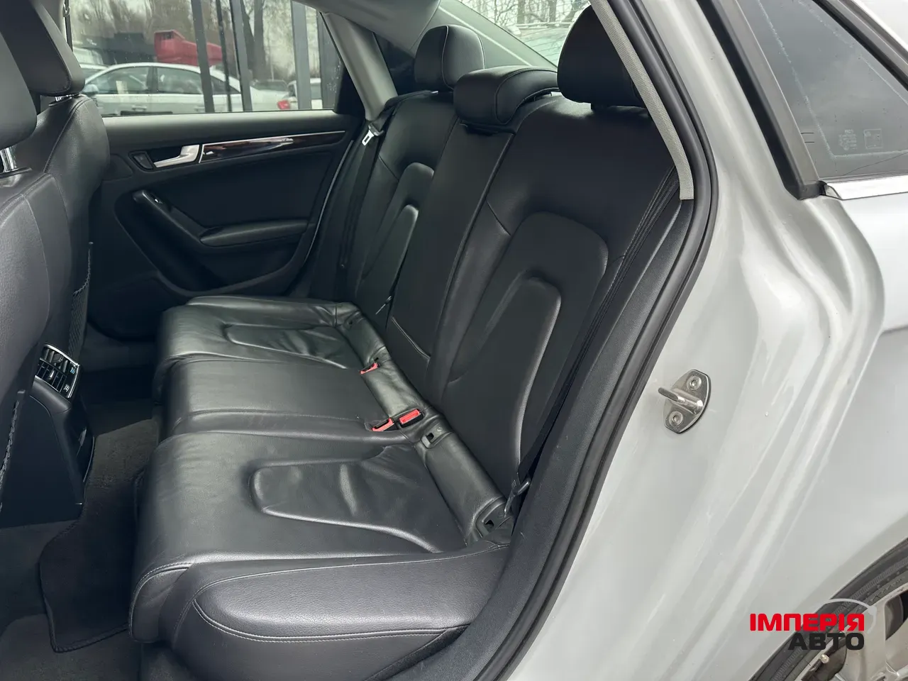 Audi A4 - фото 32