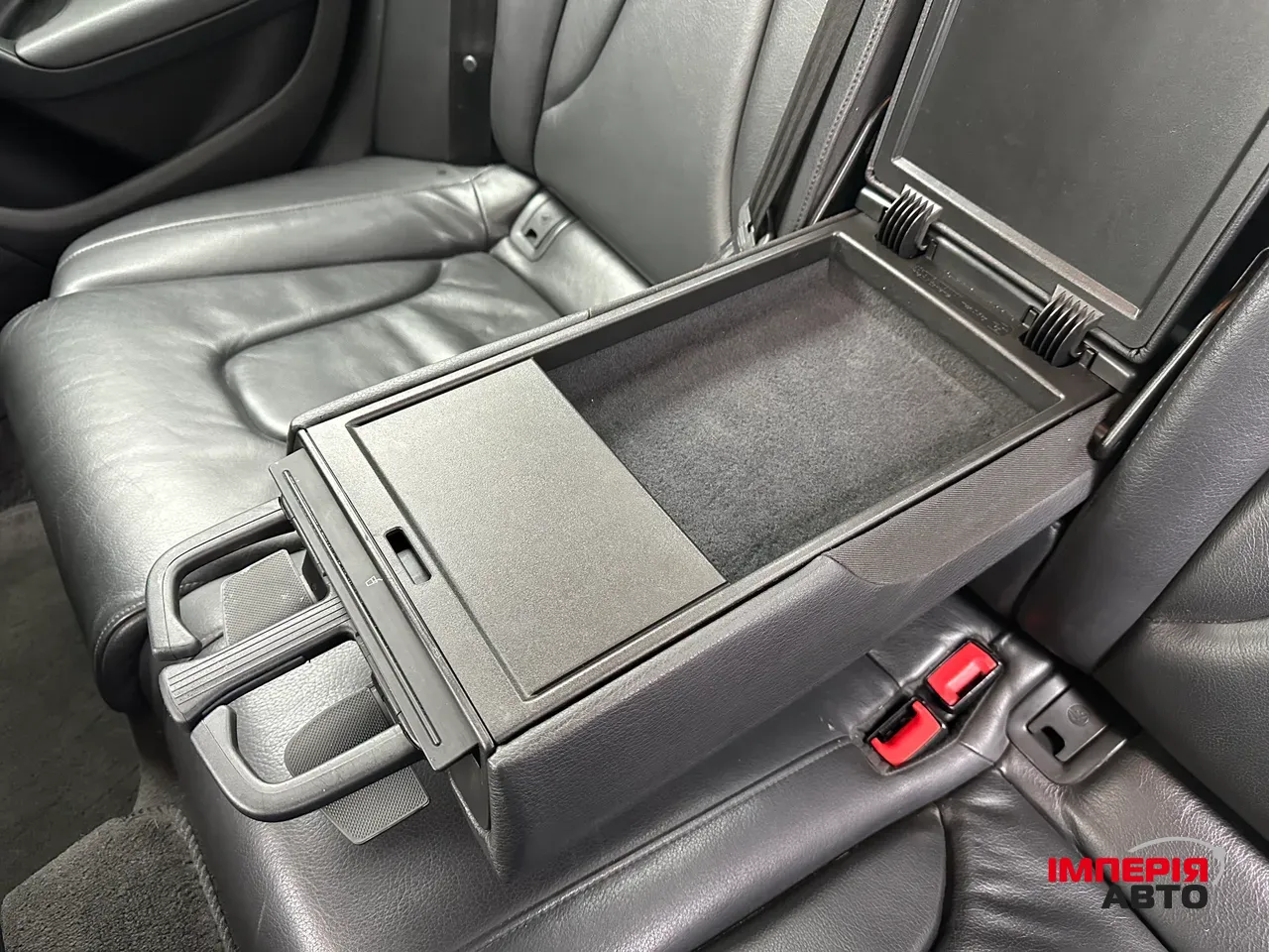 Audi A4 - фото 33