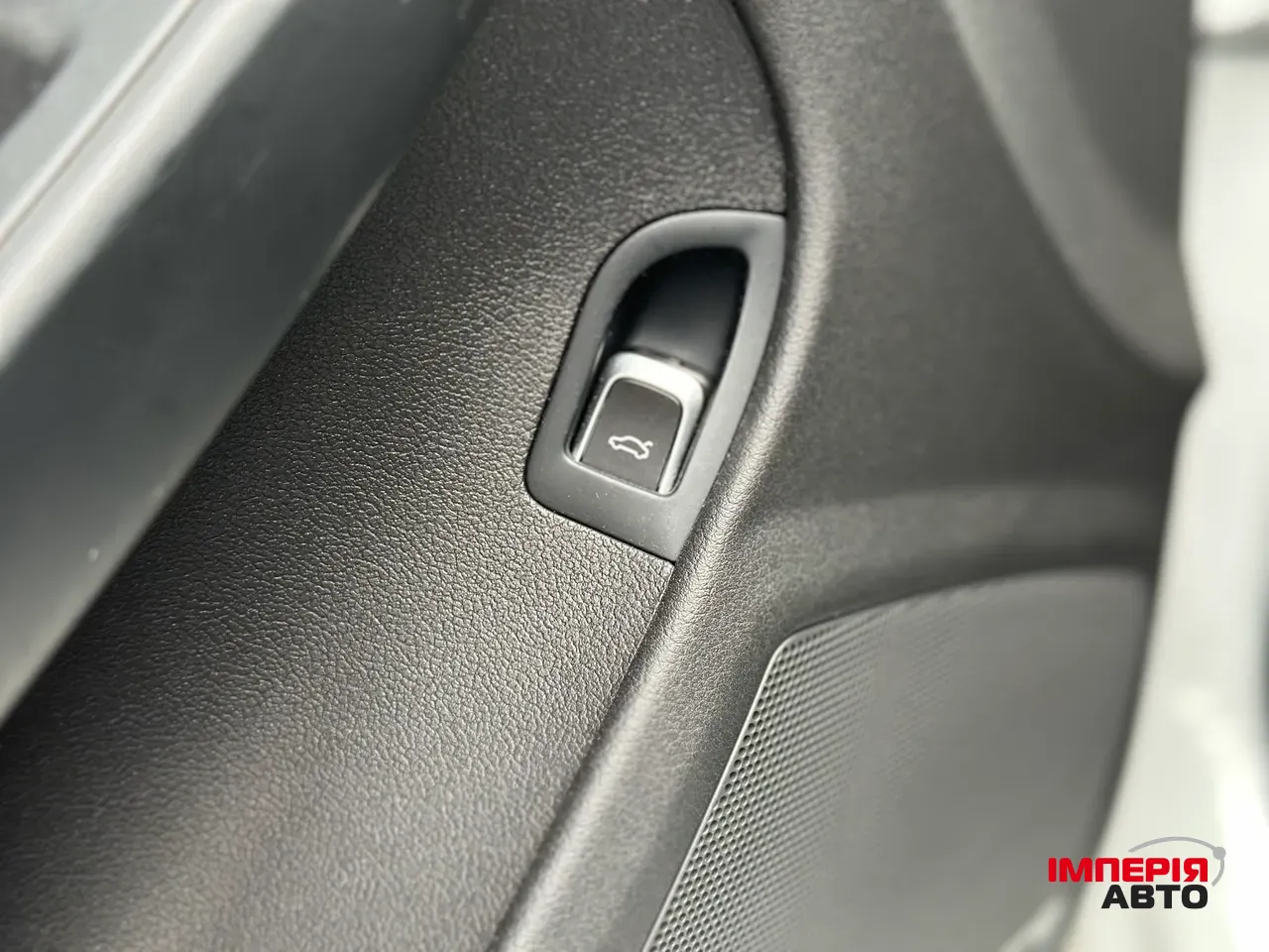 Audi A4 - фото 16