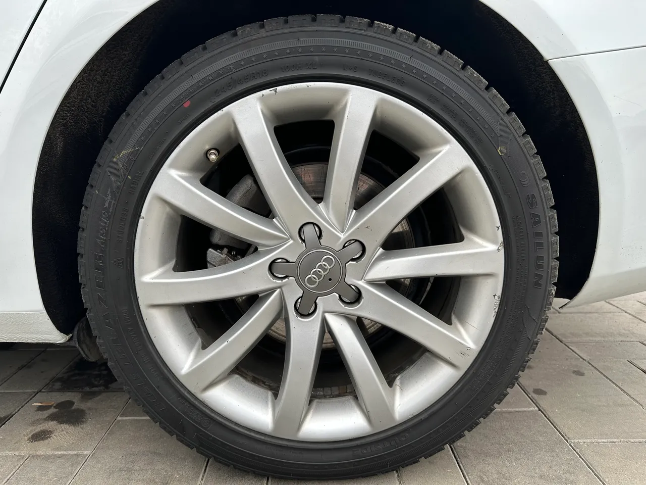 Audi A4 - фото 11