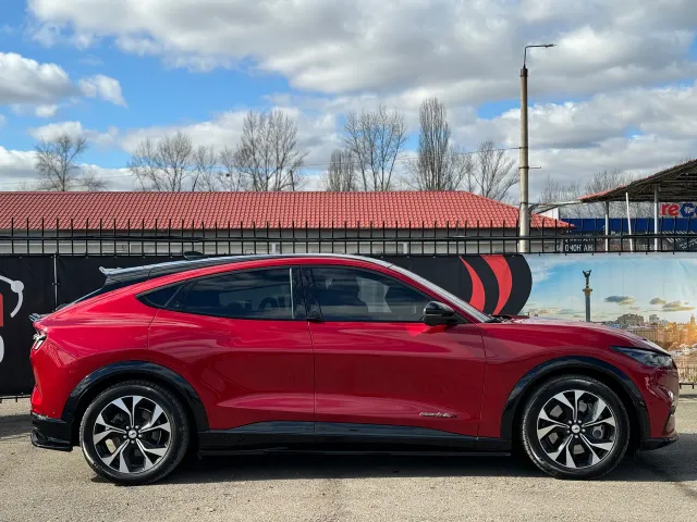 Ford Mustang Mach-E - фото 1