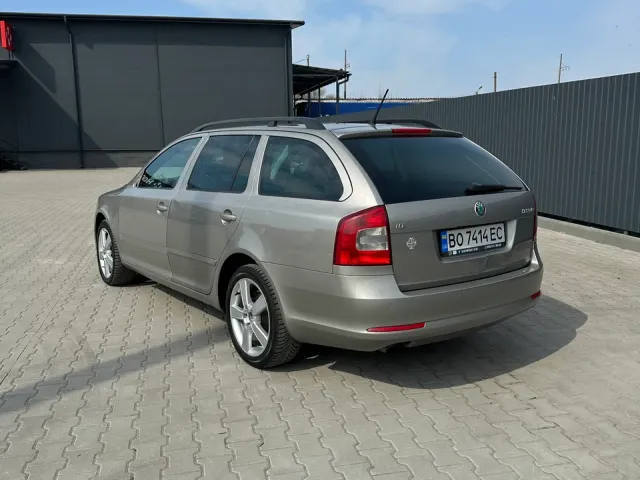 Skoda Octavia - фото 4