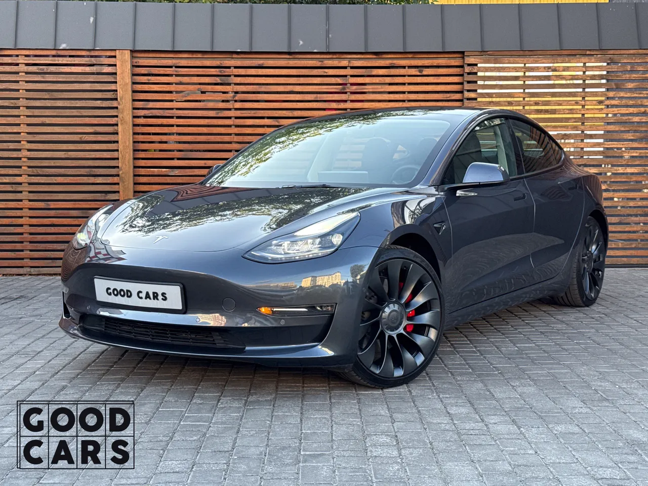 Tesla Model 3 - фото 1