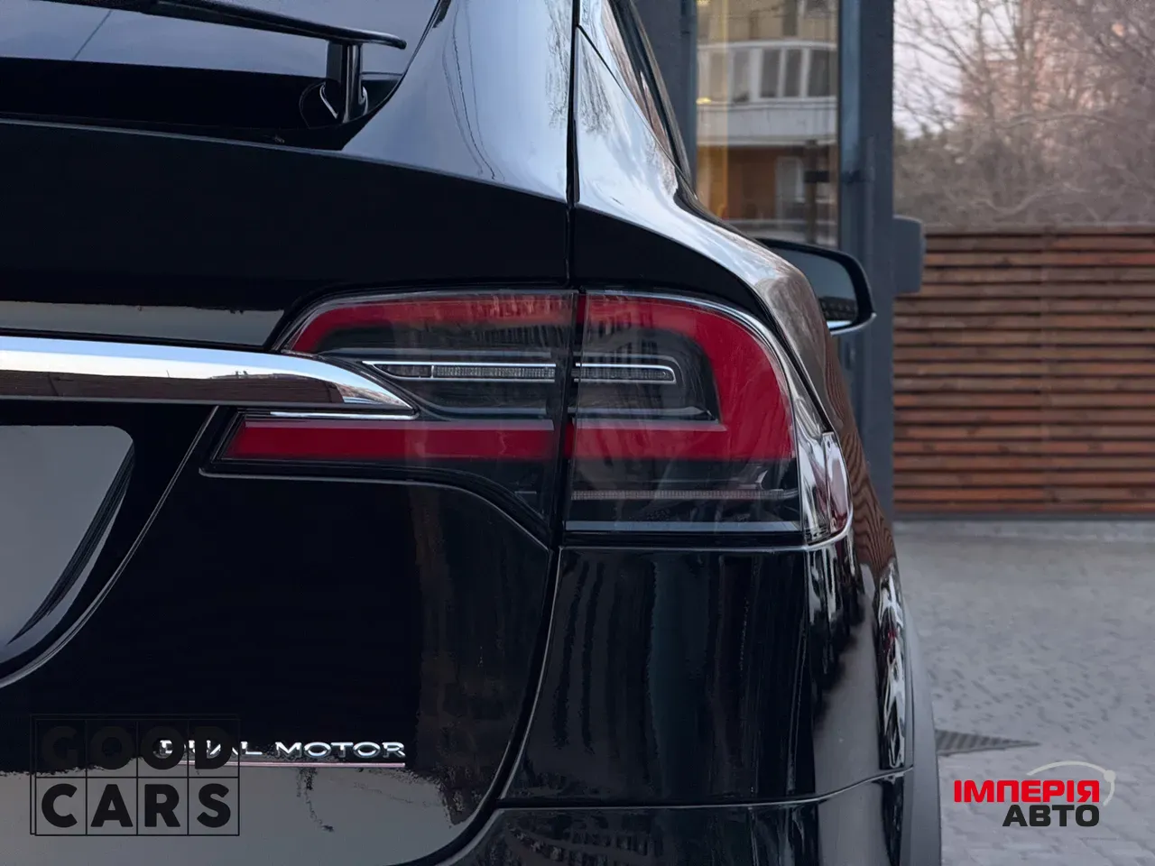 Tesla Model X - фото 12