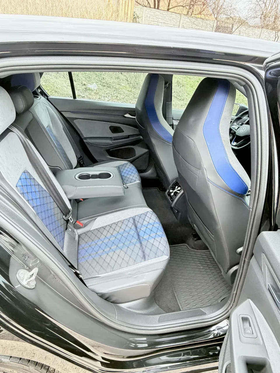 Volkswagen Golf R - фото 13