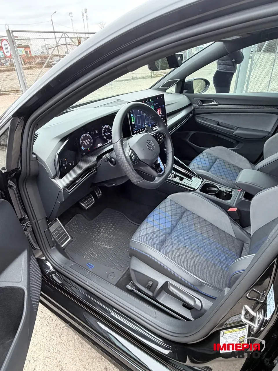 Volkswagen Golf R - фото 8