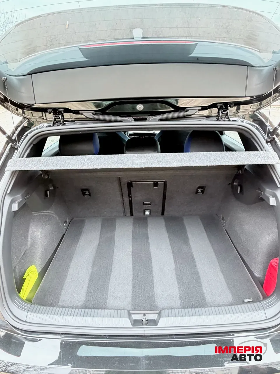 Volkswagen Golf R - фото 15