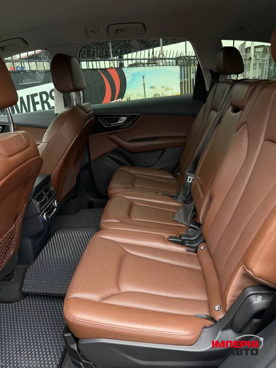 Audi Q7 - фото 11