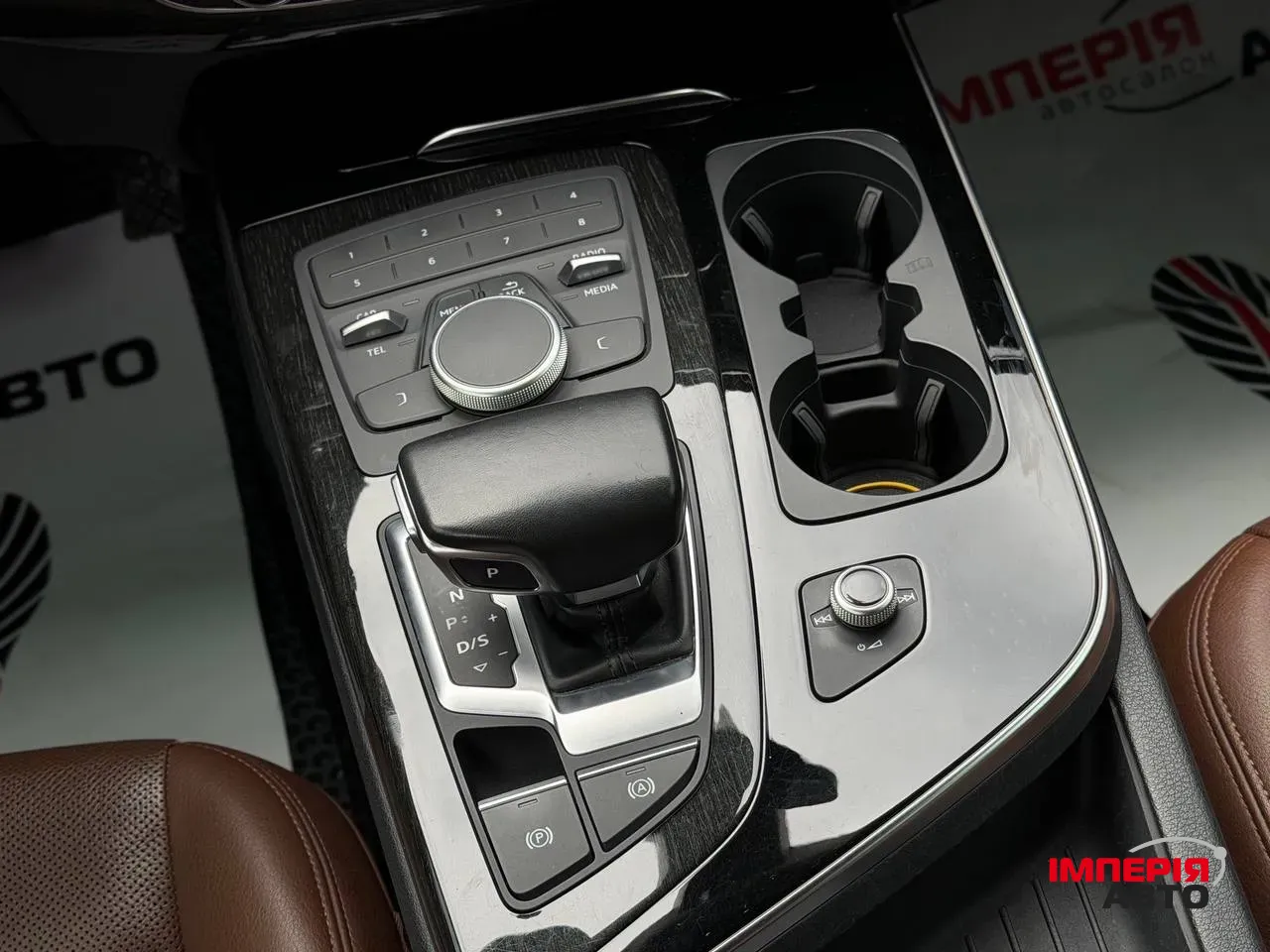 Audi Q7 - фото 15