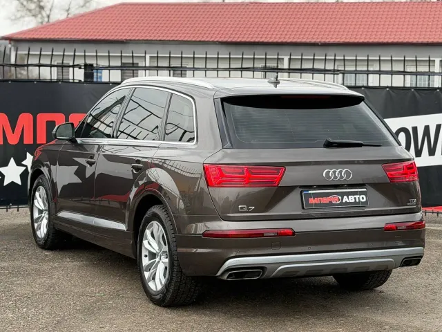 Audi Q7 - фото 4