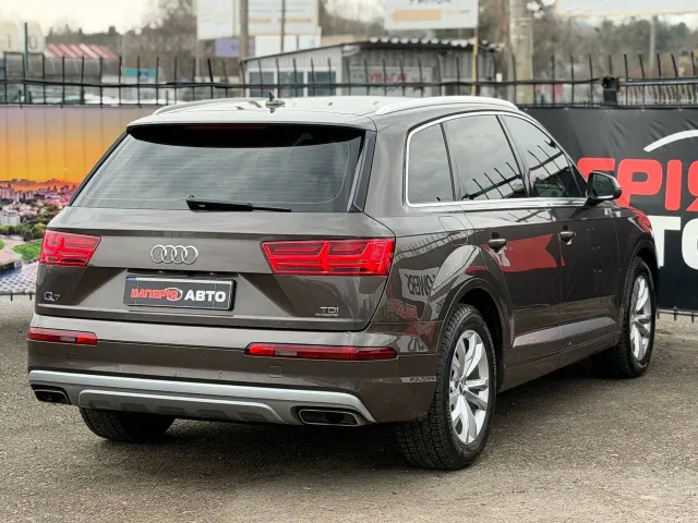 Audi Q7 - фото 5