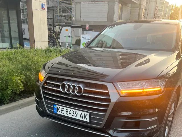 Audi Q7 - фото 2