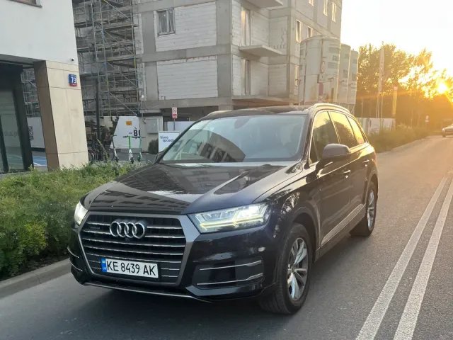 Audi Q7 - фото 1