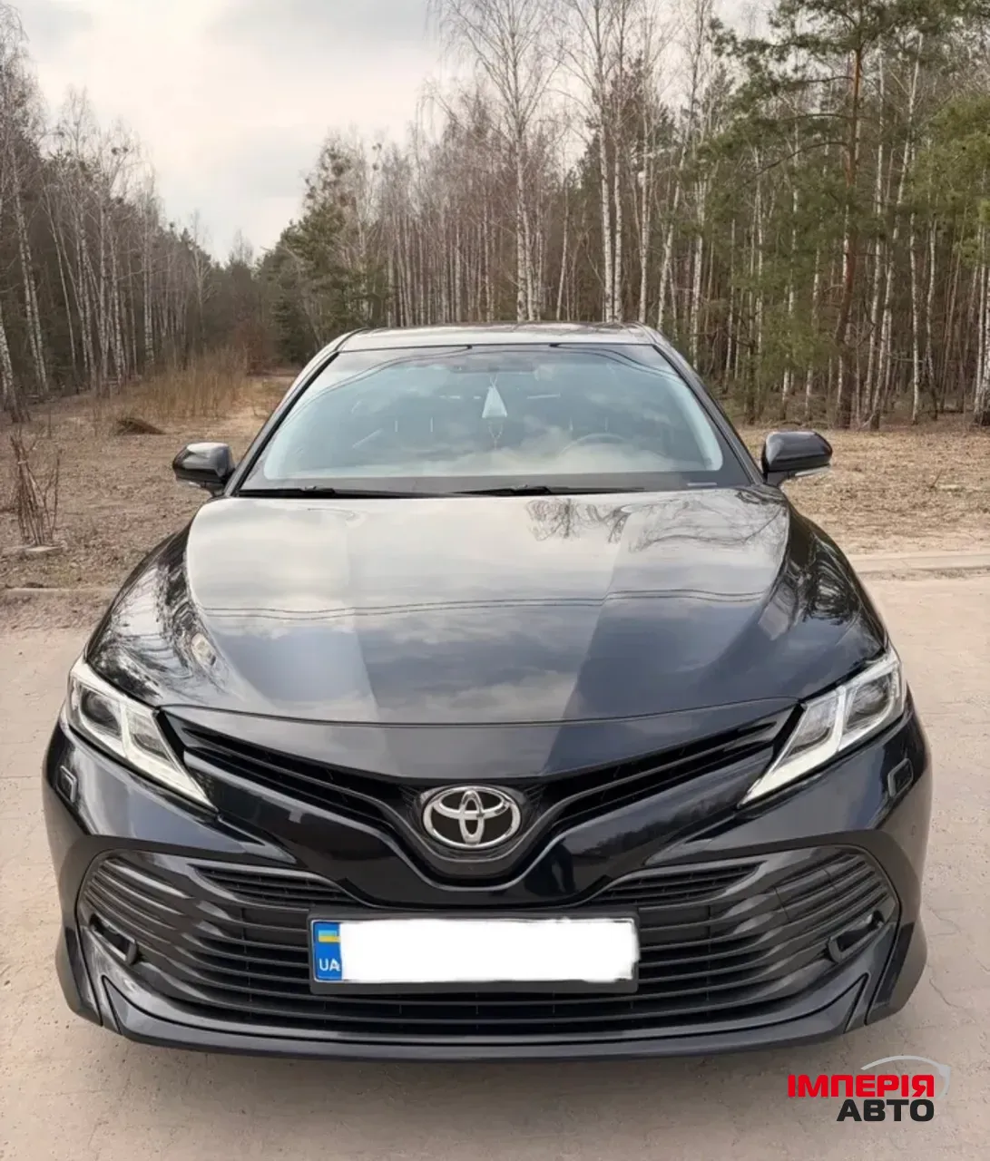 Toyota Camry - фото 1