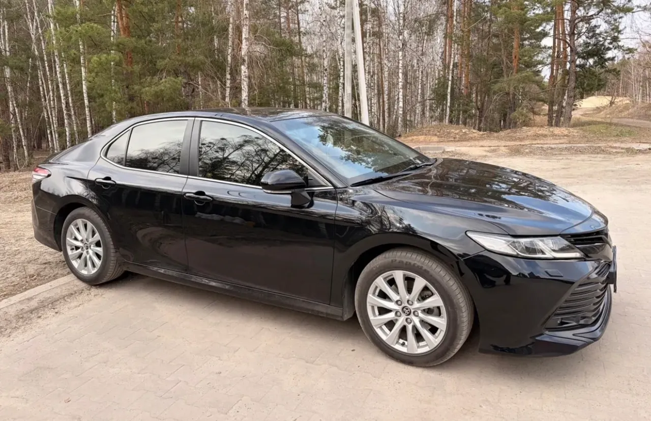 Toyota Camry - фото 2