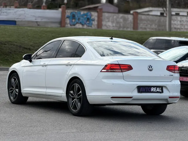Volkswagen Passat - фото 5
