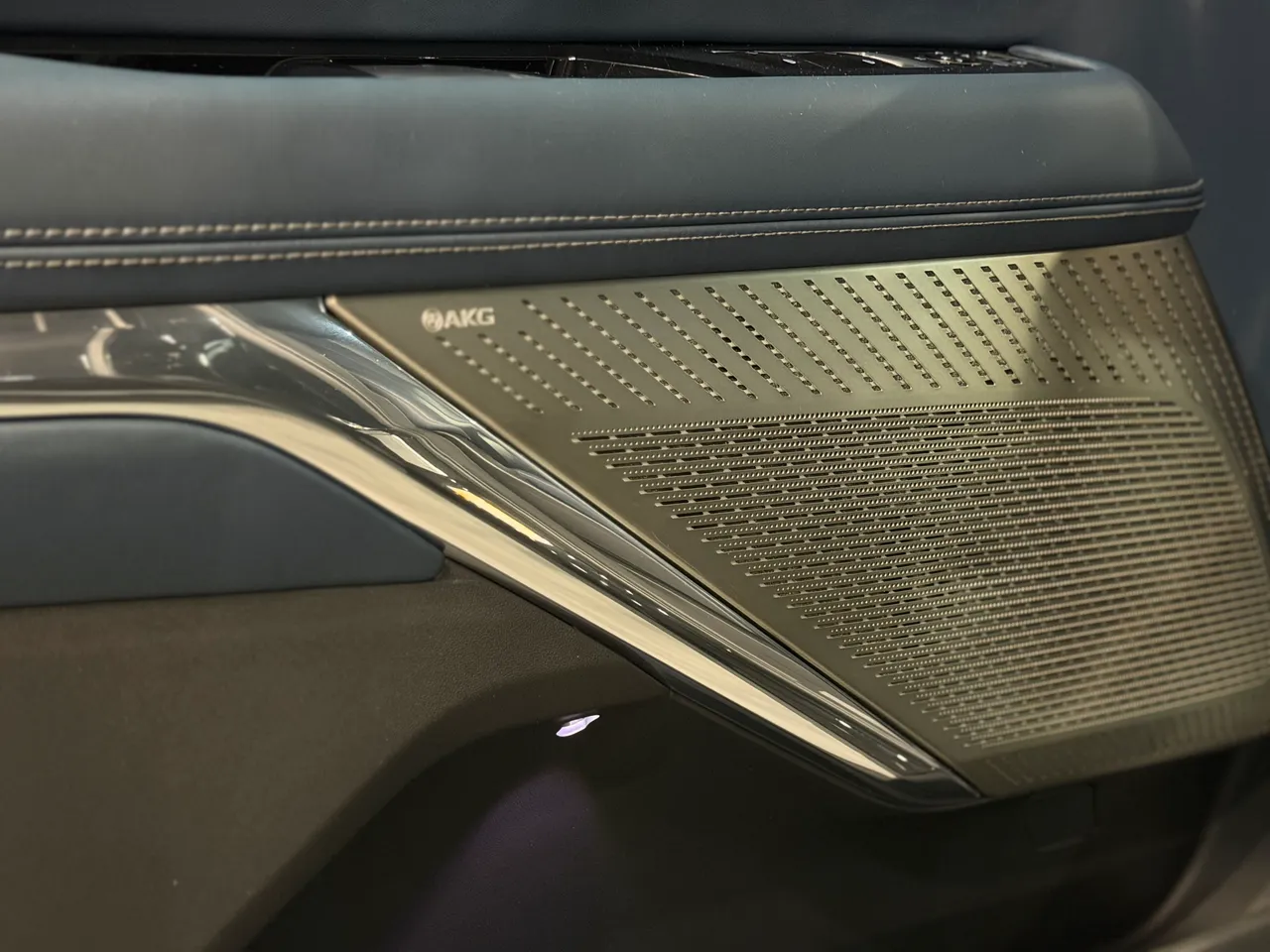 Cadillac Escalade IQ - фото 14