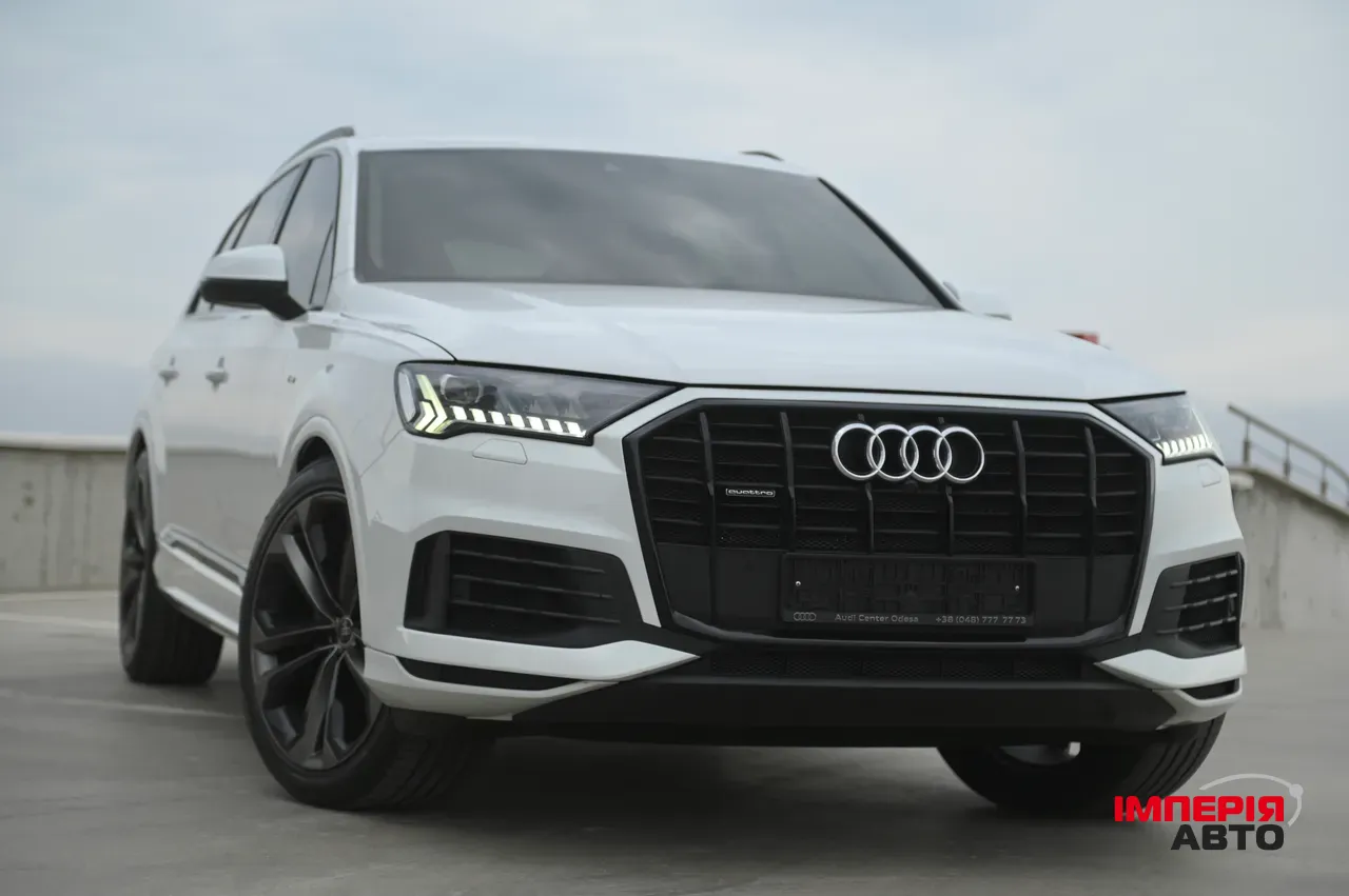 Audi Q7 - фото 16