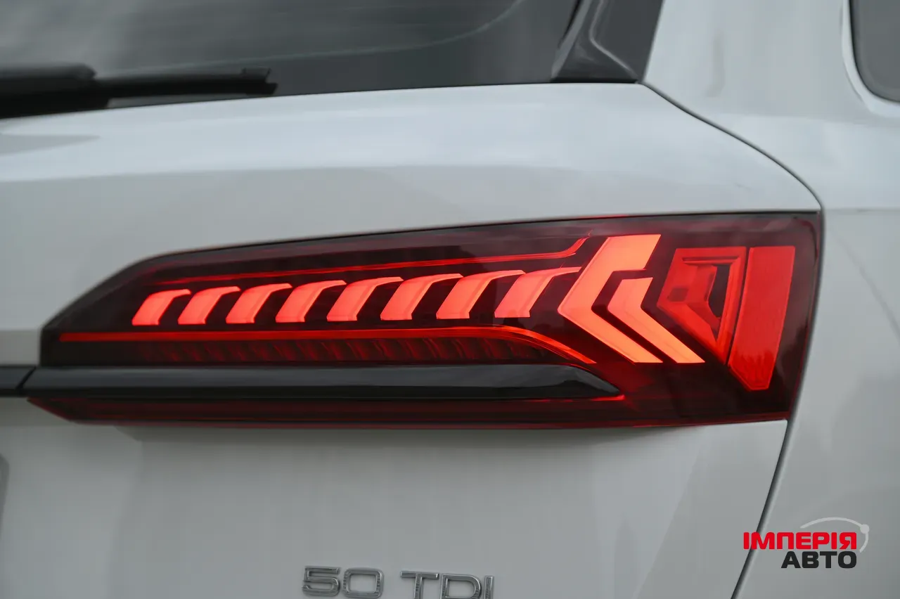 Audi Q7 - фото 12