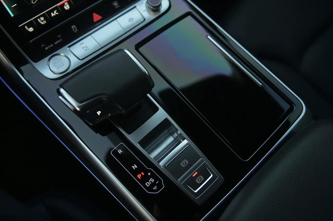 Audi Q7 - фото 34