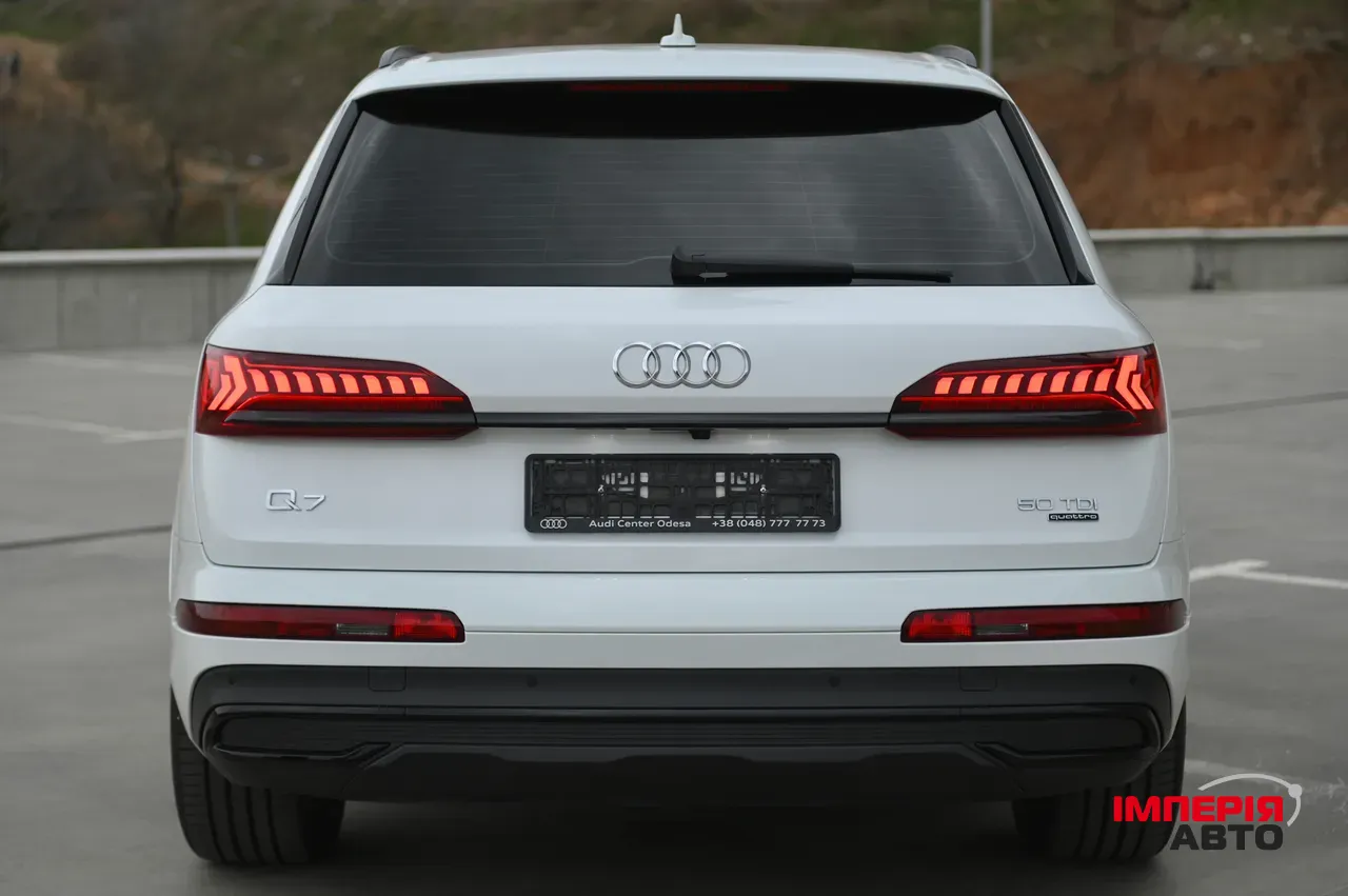 Audi Q7 - фото 22
